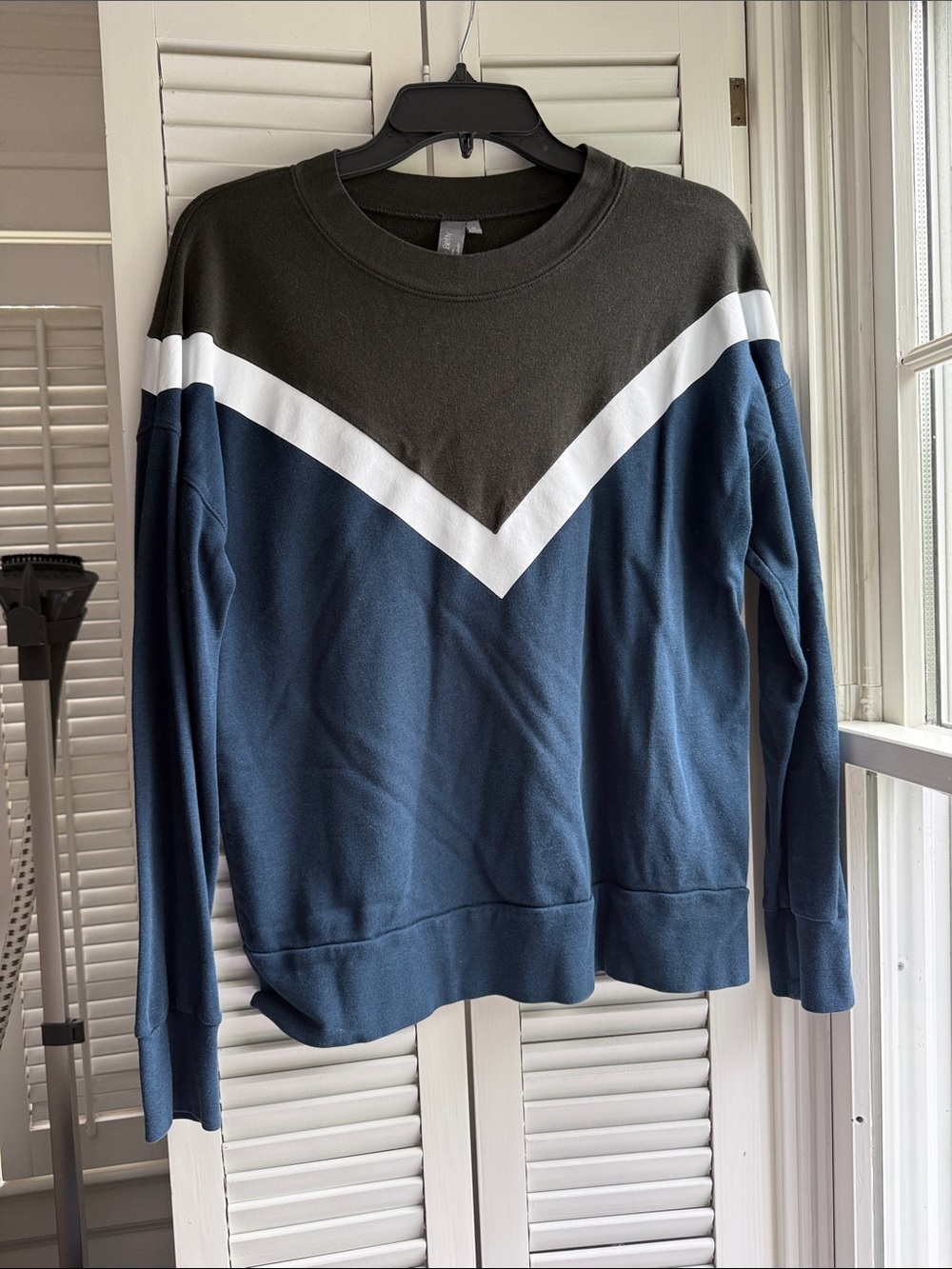 Sweaty Betty Chevron Colorblock Crew Sweatshirt - Black, White & Blue Navy